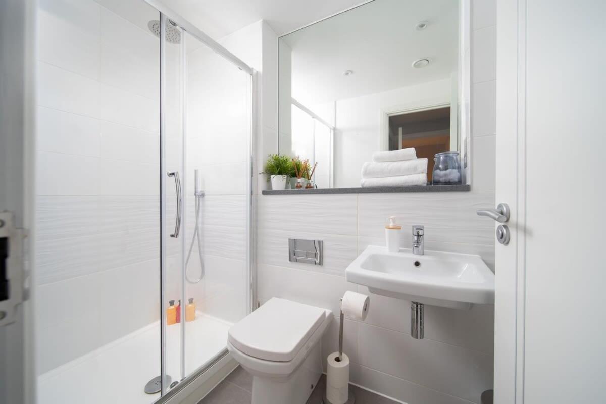 Deluxe Apartment Near Cabot Circus W Parking Sleeps 5 Bristol Zewnętrze zdjęcie